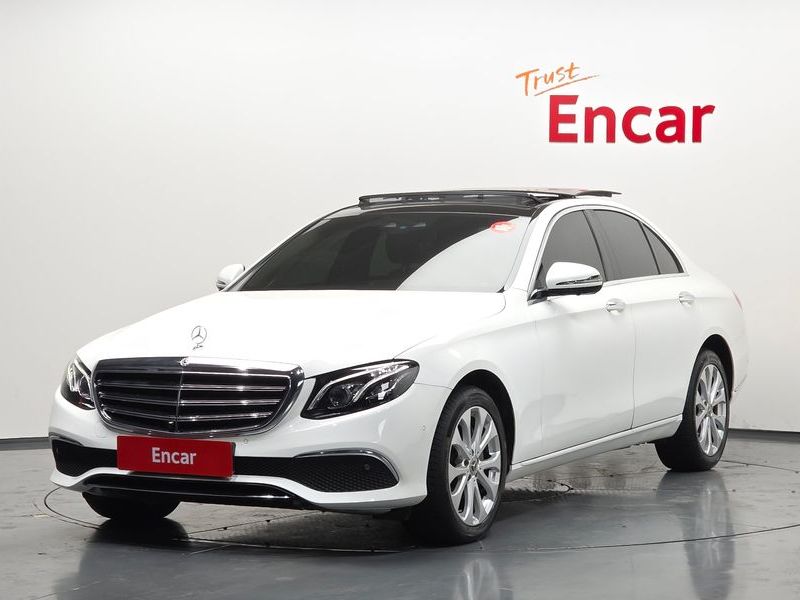 2019 Mercedes-Benz E-Class E300 4MATIC Exclusive photo 1