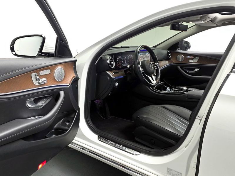 2019 Mercedes-Benz E-Class E300 4MATIC Exclusive photo 10