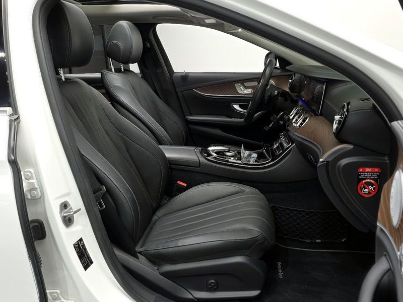 2019 Mercedes-Benz E-Class E300 4MATIC Exclusive photo 11