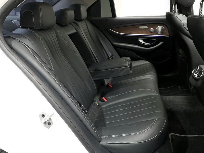 2019 Mercedes-Benz E-Class E300 4MATIC Exclusive photo 12
