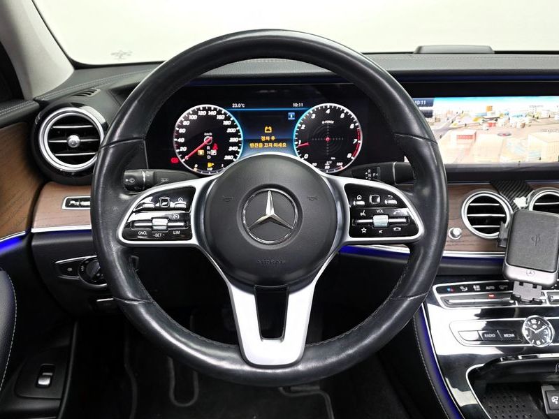 2019 Mercedes-Benz E-Class E300 4MATIC Exclusive photo 13