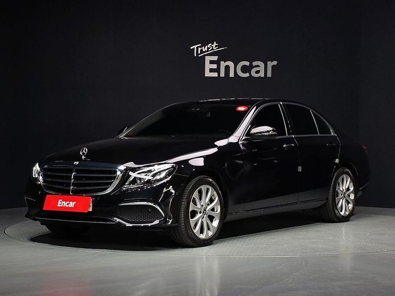 2019 Mercedes-Benz E-Class E220d Exclusive photo 1