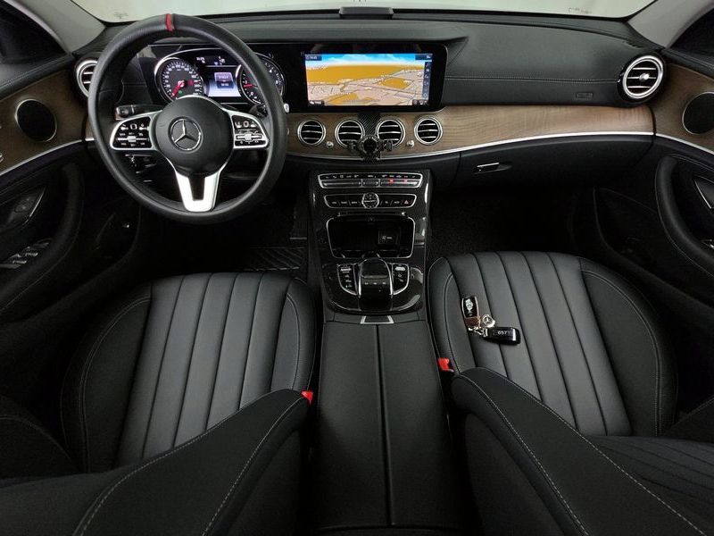 2019 Mercedes-Benz E-Class E220d Exclusive photo 7