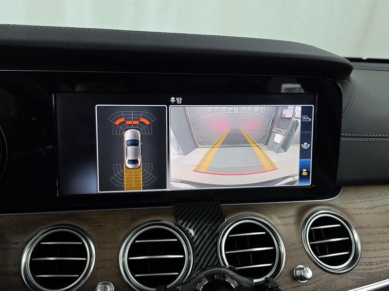 2019 Mercedes-Benz E-Class E220d Exclusive photo 14