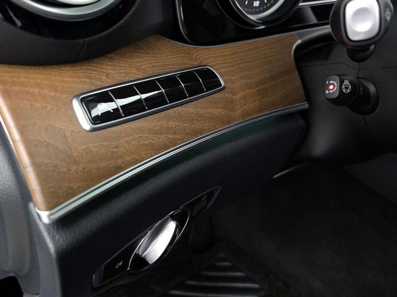 2019 Mercedes-Benz E-Class E220d Exclusive photo 17
