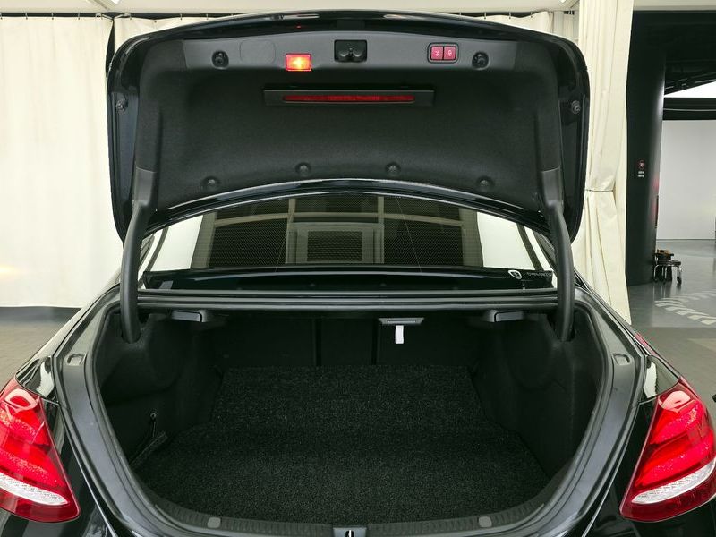 2019 Mercedes-Benz E-Class E220d Exclusive photo 20