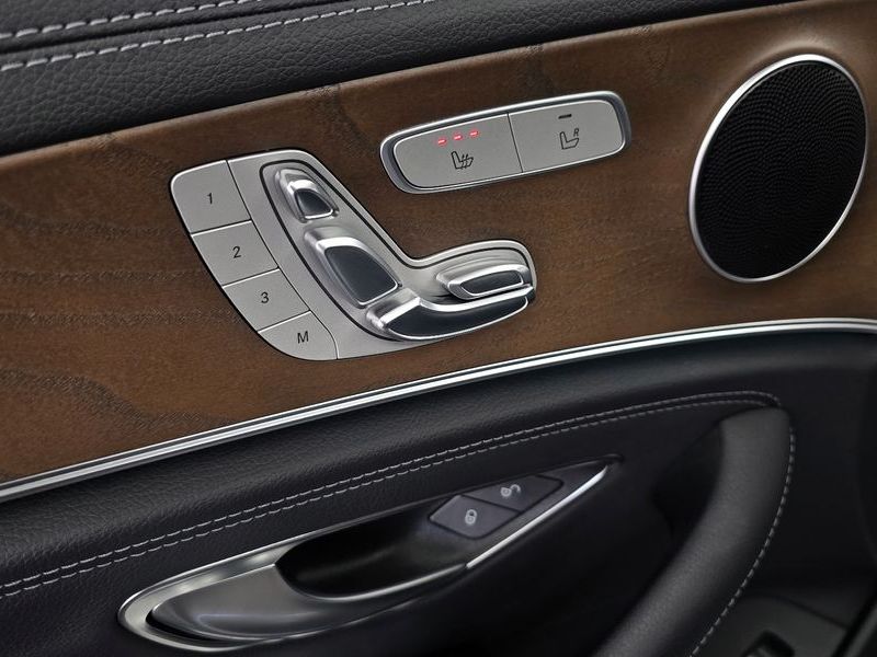 2019 Mercedes-Benz E-Class E220d Exclusive photo 30