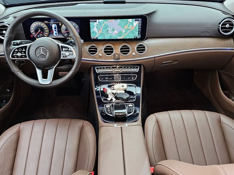2019 Mercedes-Benz E-Class E300 4MATIC Exclusive photo 7
