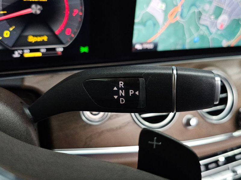 2019 Mercedes-Benz E-Class E300 4MATIC Exclusive photo 9