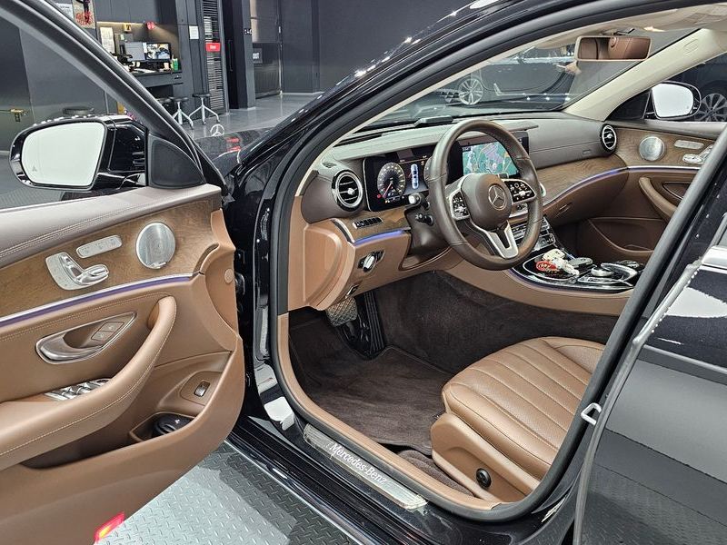 2019 Mercedes-Benz E-Class E300 4MATIC Exclusive photo 10