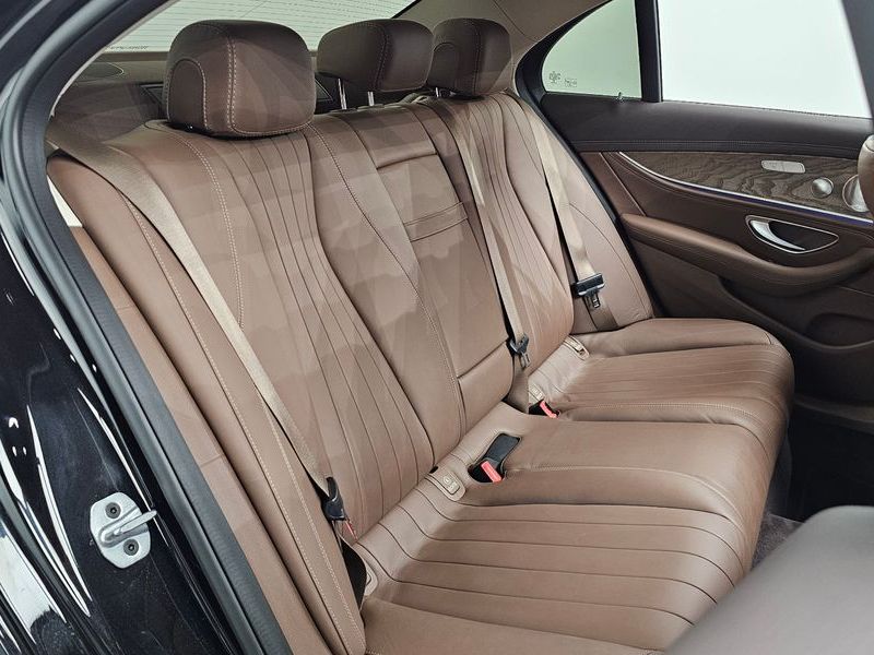 2019 Mercedes-Benz E-Class E300 4MATIC Exclusive photo 12