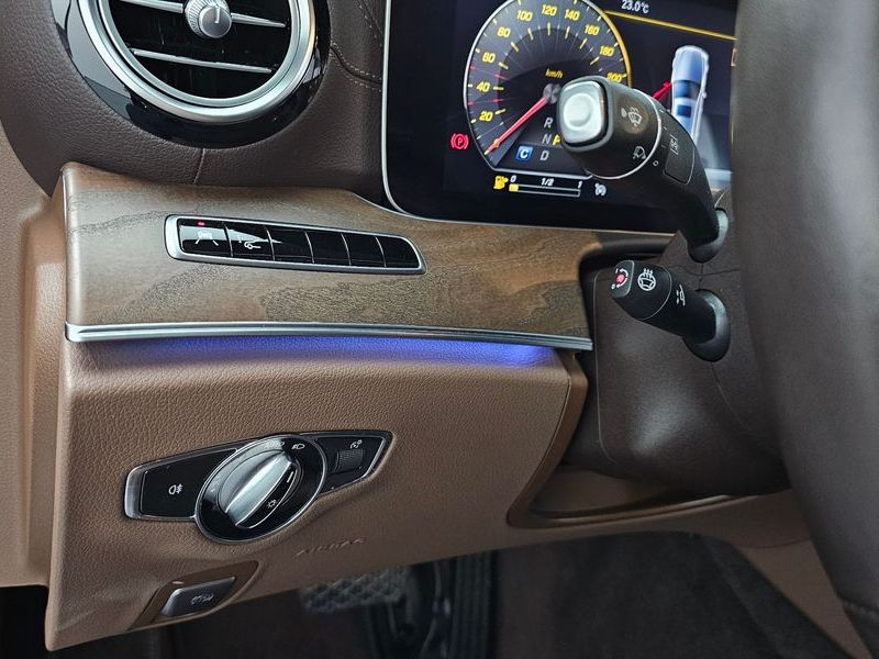 2019 Mercedes-Benz E-Class E300 4MATIC Exclusive photo 14
