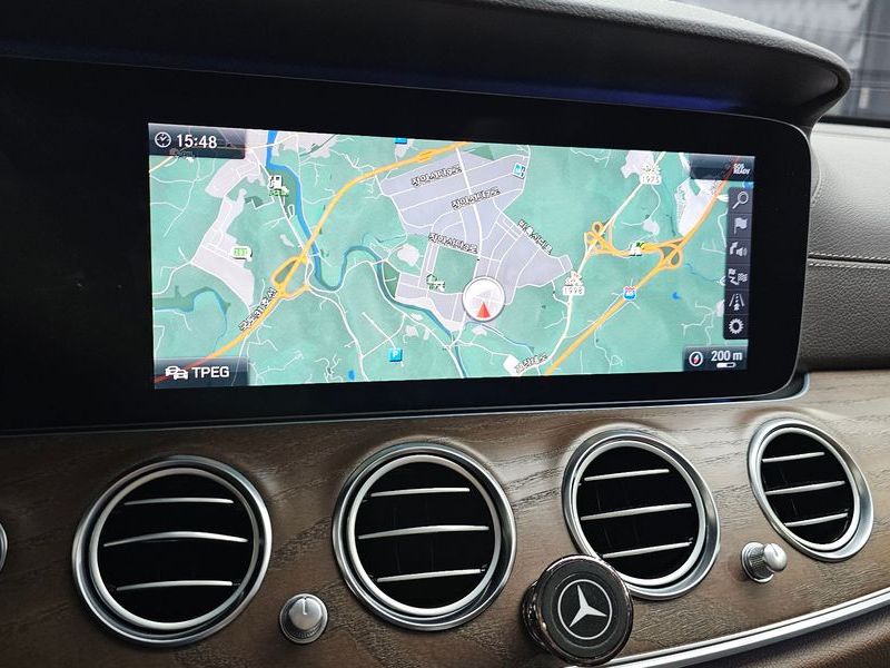 2019 Mercedes-Benz E-Class E300 4MATIC Exclusive photo 16