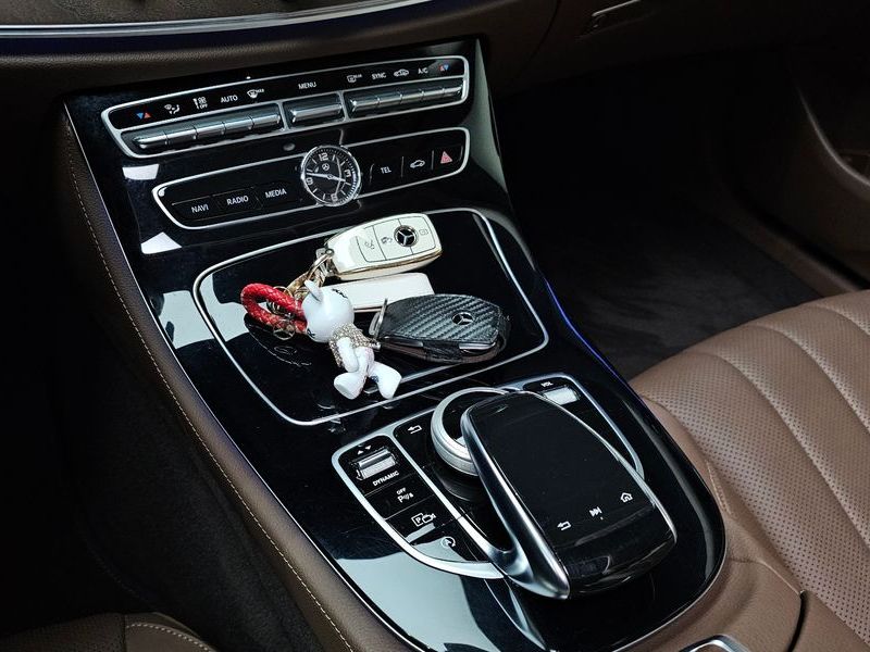2019 Mercedes-Benz E-Class E300 4MATIC Exclusive photo 18
