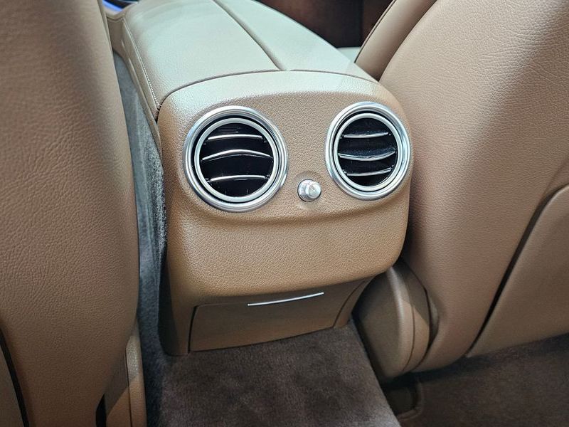 2019 Mercedes-Benz E-Class E300 4MATIC Exclusive photo 20