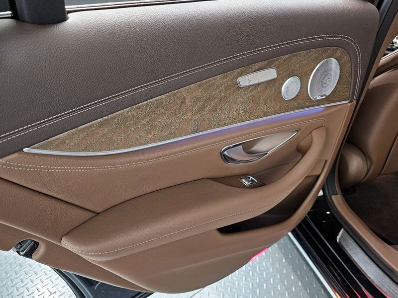 2019 Mercedes-Benz E-Class E300 4MATIC Exclusive photo 25