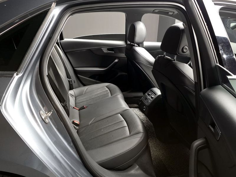 2018 Audi A4 30 TDI Premium photo 11