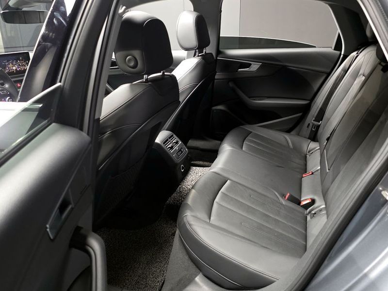 2018 Audi A4 30 TDI Premium photo 26