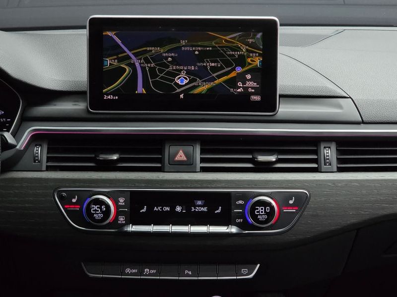 2018 Audi A4 30 TDI Premium photo 14
