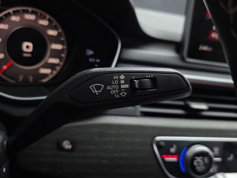 2018 Audi A4 30 TDI Premium photo 18