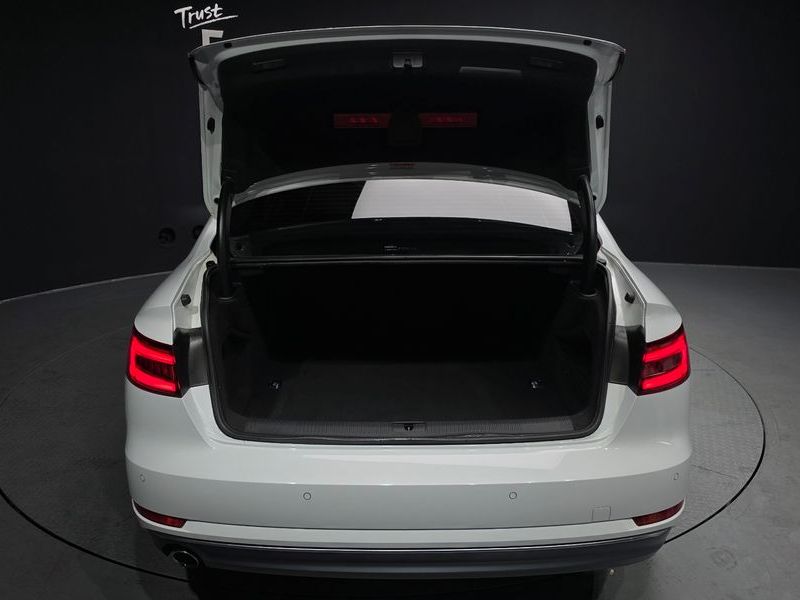 2018 Audi A4 30 TDI Premium photo 20