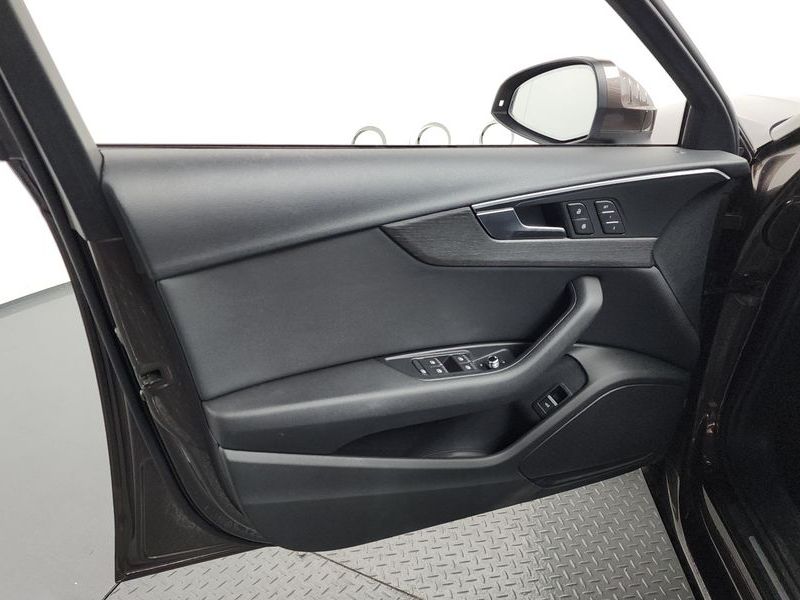 2018 Audi A4 35 TDI Premium photo 24