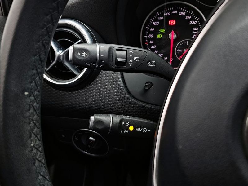 2018 Mercedes-Benz A-Class A200 photo 17