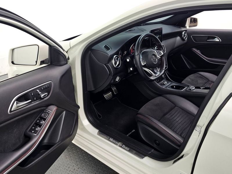 2018 Mercedes-Benz A-Class A200 AMG Line photo 10