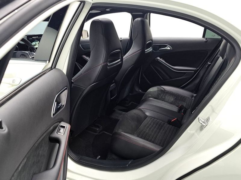 2018 Mercedes-Benz A-Class A200 AMG Line photo 11