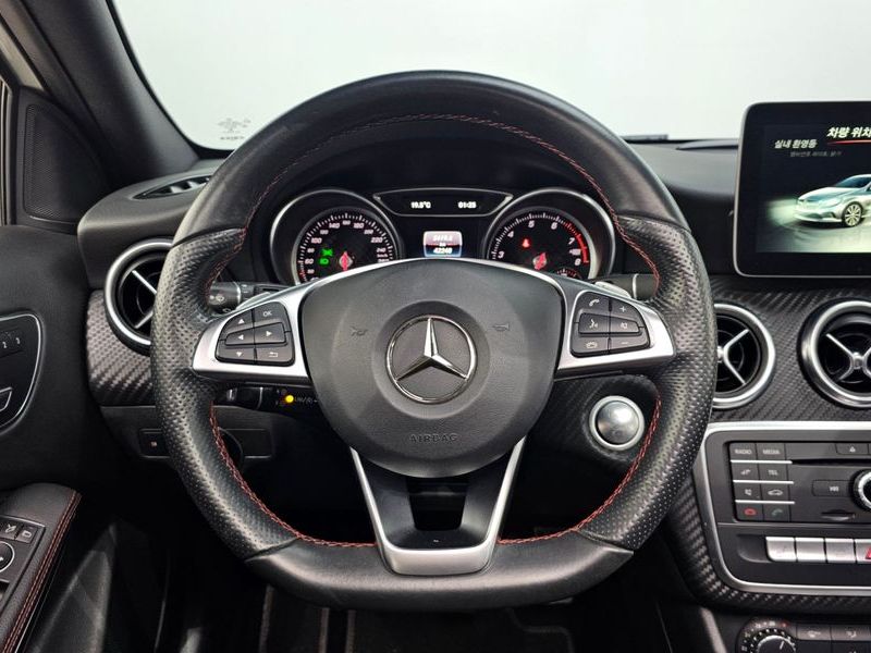 2018 Mercedes-Benz A-Class A200 AMG Line photo 12