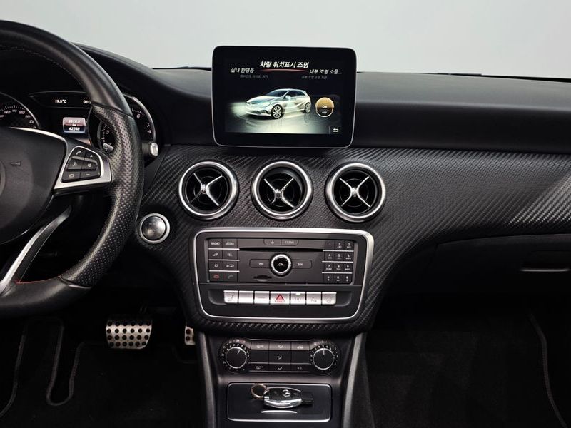 2018 Mercedes-Benz A-Class A200 AMG Line photo 17