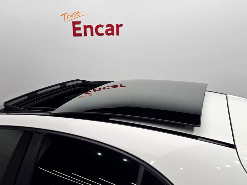 2018 Mercedes-Benz A-Class A200 AMG Line photo 18