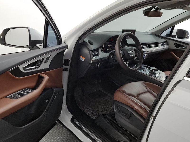 2019 Audi Q7 45 TFSI Quattro photo 10