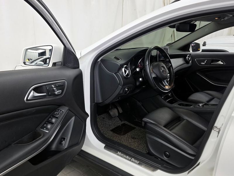 2019 Mercedes-Benz A-Class GLA220 photo 10