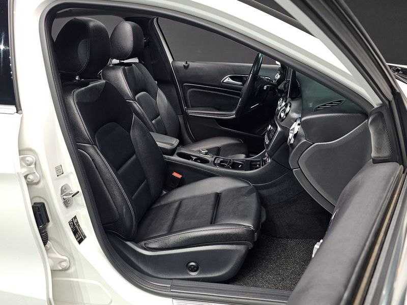 2019 Mercedes-Benz A-Class GLA220 Premium photo 10