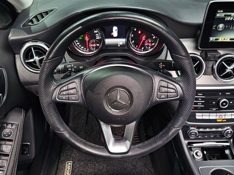 2019 Mercedes-Benz A-Class GLA220 Premium photo 13