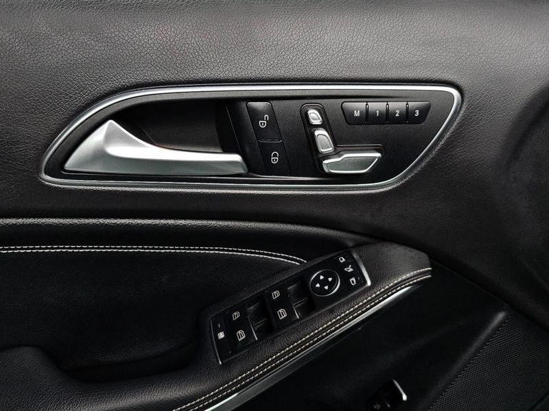 2019 Mercedes-Benz A-Class GLA220 Premium photo 17