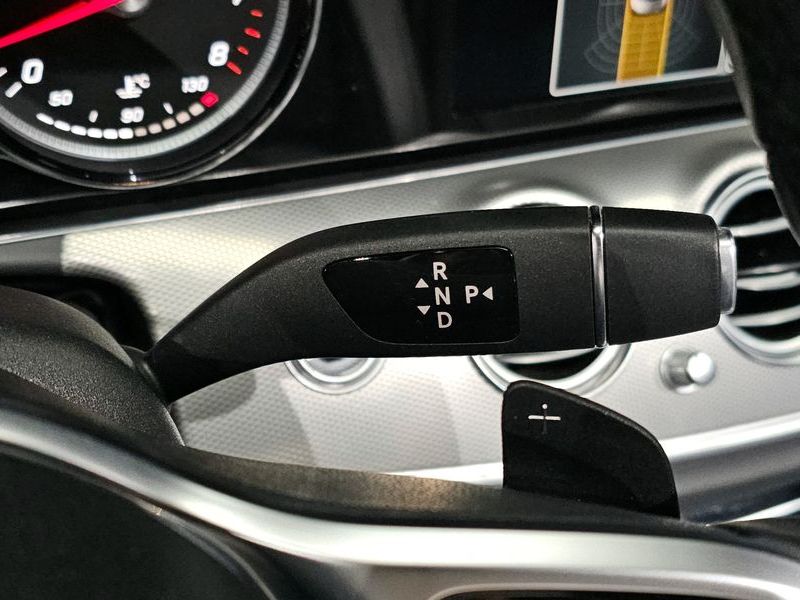 2019 Mercedes-Benz E-Class E300 Avantgarde photo 9