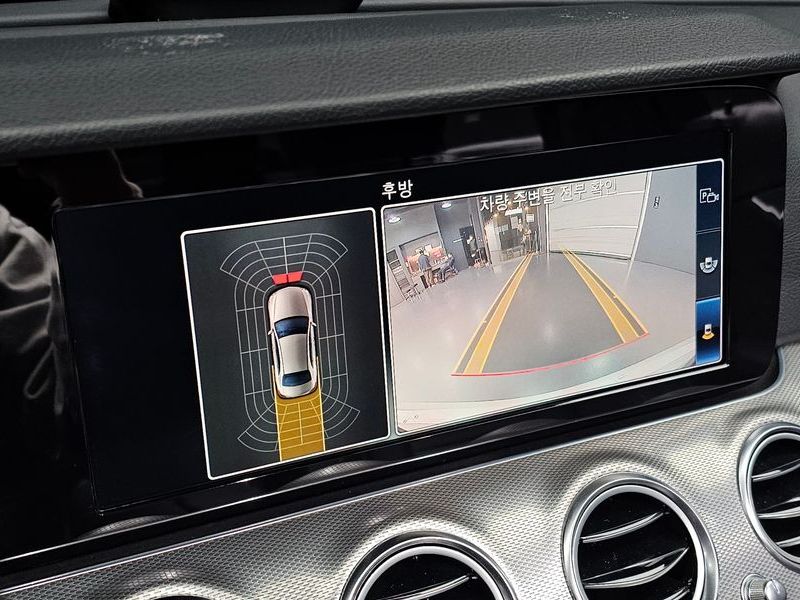 2019 Mercedes-Benz E-Class E300 Avantgarde photo 16
