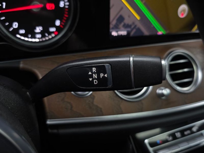 2019 Mercedes-Benz E-Class E220d 4MATIC Exclusive photo 9