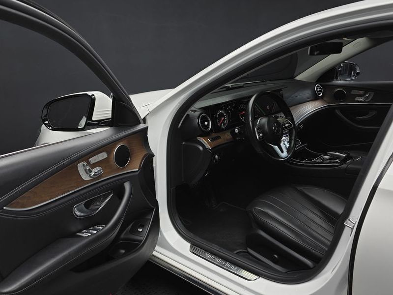 2019 Mercedes-Benz E-Class E220d 4MATIC Exclusive photo 10
