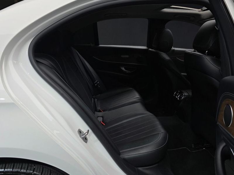 2019 Mercedes-Benz E-Class E220d 4MATIC Exclusive photo 11