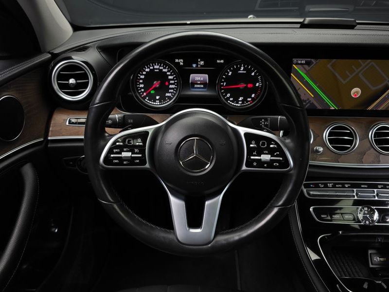 2019 Mercedes-Benz E-Class E220d 4MATIC Exclusive photo 13