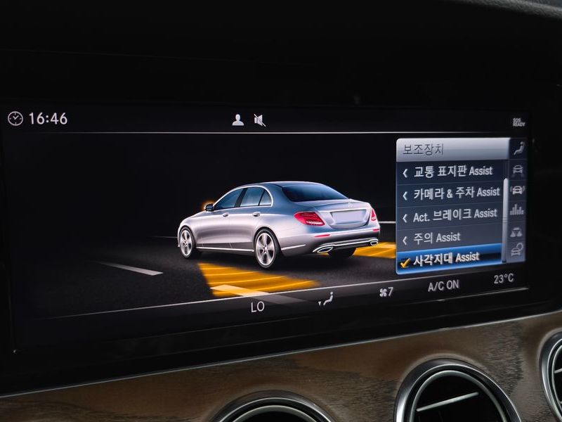 2019 Mercedes-Benz E-Class E220d 4MATIC Exclusive photo 18