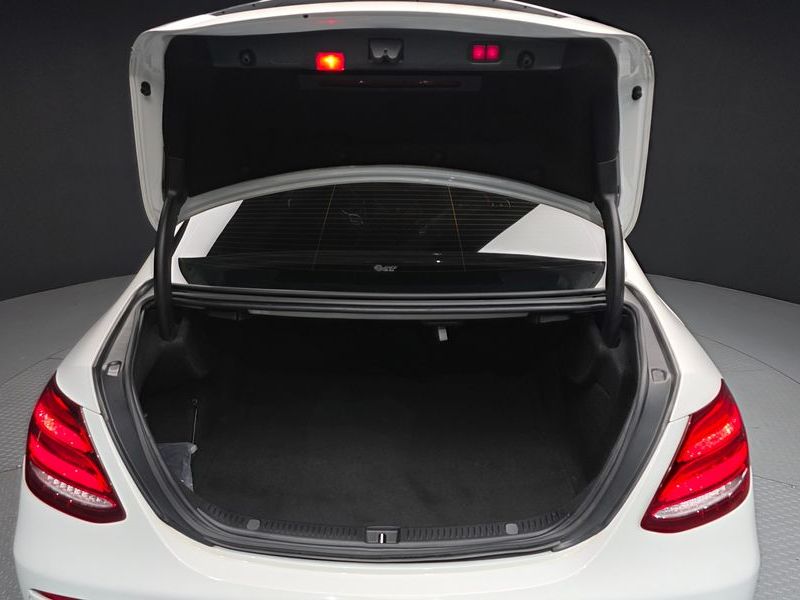 2019 Mercedes-Benz E-Class E220d 4MATIC Exclusive photo 20
