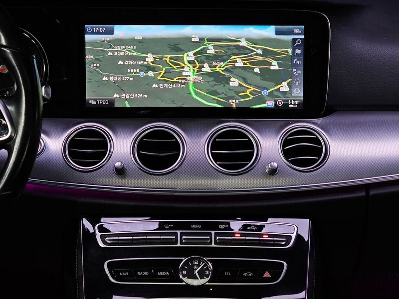 2019 Mercedes-Benz E-Class E300 Avantgarde photo 16