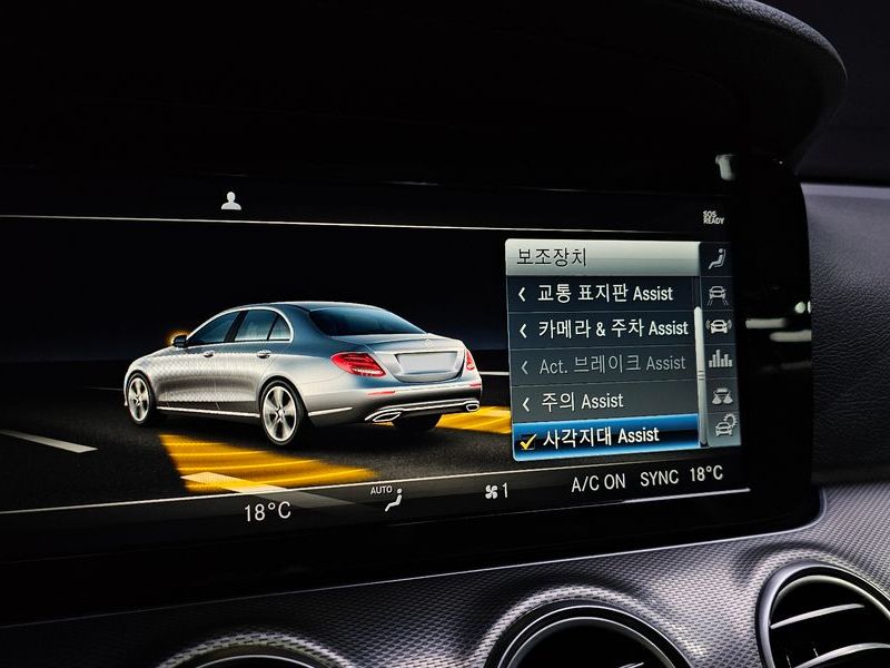 2019 Mercedes-Benz E-Class E300 Avantgarde photo 18