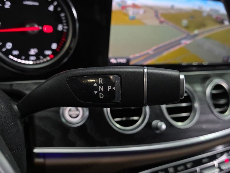 2019 Mercedes-Benz E-Class E220d Avantgarde photo 9