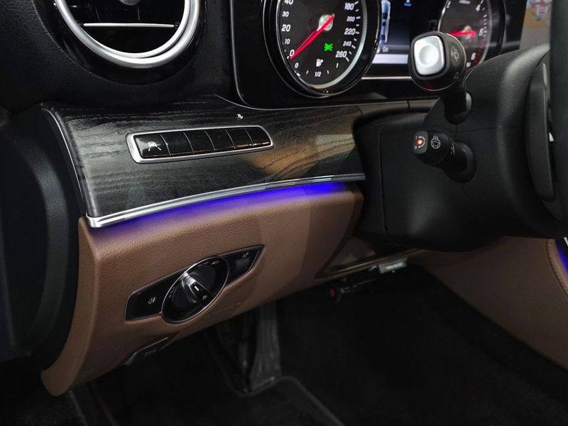2019 Mercedes-Benz E-Class E220d Avantgarde photo 19