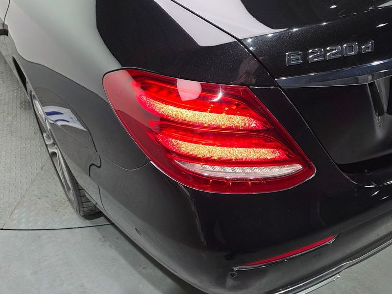 2019 Mercedes-Benz E-Class E220d Avantgarde photo 23